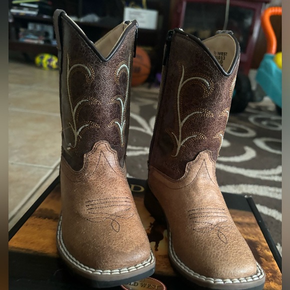 Toddler Authentic Cowboy brown boots( LIKE NEW) not accepting low offers. - Picture 2 of 3